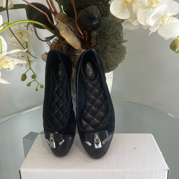 Michael Kors Suede Ballet in Navy  Blue. Size 6. - Picture 2 of 6